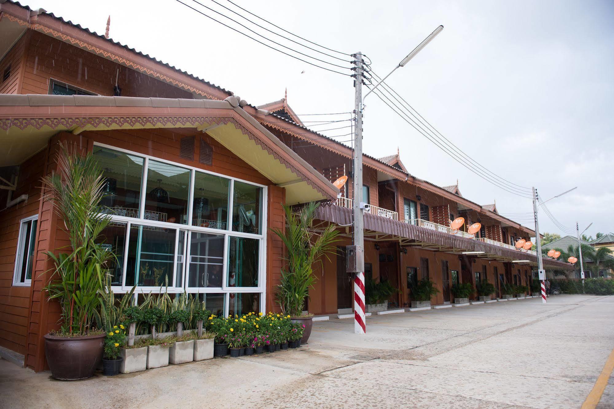 Sri Siam Resort Kanchanaburi Exterior photo